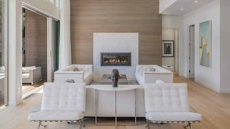 How much does it cost to build a luxury home?